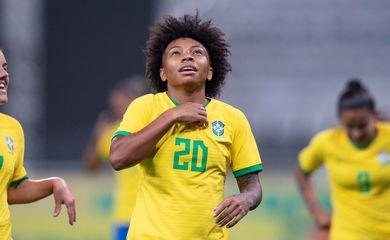 Valéria destaca confiança de Pia e explica emoção após gol em estreia