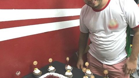 Empresário honra bolão da Copa do Mundo que viralizou na web e distribuí mais de mil pizzas: ‘Alívio e satisfação’
