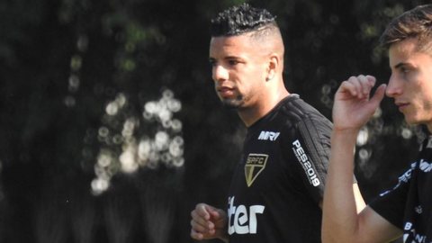 Everton faz novos exames no São Paulo; Bruno Peres treina com bola e deve ser reforço
