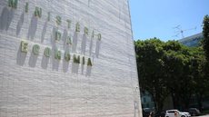 Participação estrangeira em licitações nacionais é adiada para agosto