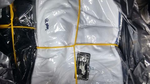 Polícia Rodoviária apreende carga com quase 5 mil camisetas falsificadas