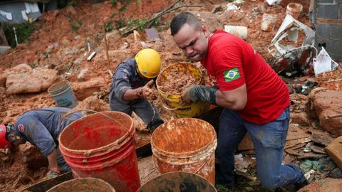 Chuvas: sobe para 11 número de mortos na Baixada Santista