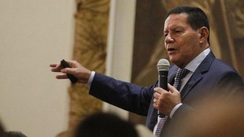 “Quem decide é o presidente”, diz Mourão após divergência sobre vacina Sinovac