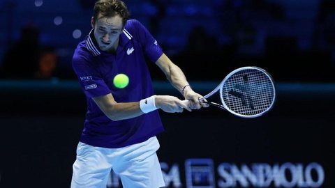 Medvedev supera Zverev e encaminha classificação para as semis do ATP Finals