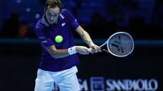 Medvedev supera Zverev e encaminha classificação para as semis do ATP Finals