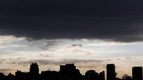 Após 51 dias de estiagem, chove fraco em São Paulo