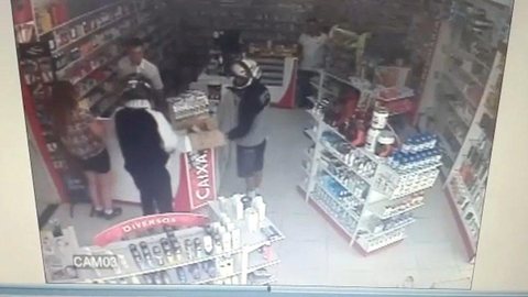 Dupla armada assalta farmácia de Votuporanga; vídeo