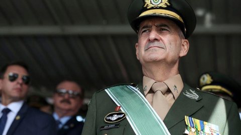 Ministro Ramos entra para reserva remunerada do Exército