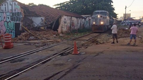 Empresa conclui retirada de vagões que descarrilaram em Rio Preto