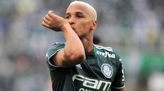 “Moleque do bem” e “coração gigante”: elenco do Palmeiras elogia Deyverson
