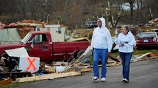 Tornados matam dezenas de pessoas no Kentucky, nos EUA