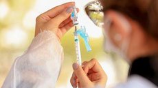 Mais de 343 mil doses de vacina chegam aos municípios fluminenses