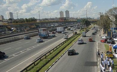 Governo paulista pede que motoristas evitem pegar a estrada no feriado