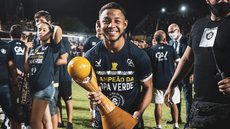 Copa de futebol sustentável entrega troféus de madeira certificada