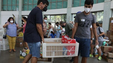 Com quase 900 desabrigados, Petrópolis anuncia auxílio de R$ 1 mil