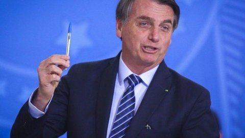 Pressionado por acusações, Bolsonaro adia escolha do substituto de Moro