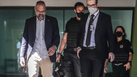 Moraes manda bloquear perfis nas redes sociais de 16 investigados