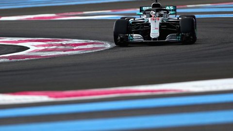 Hamilton supera Bottas na última volta e conquista a pole position na França