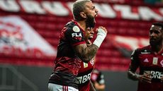 Flamengo vence o Palmeiras e depende apenas de si para ser campeão