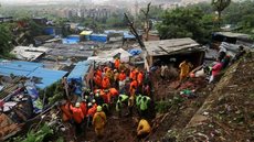 Deslizamentos de terra deixam 76 mortos após chuvas na Índia