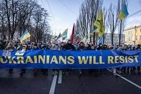 Milhares de pessoas marcham em Kiev contra ameaça russa