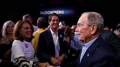 Bloomberg desiste nas primárias democratas para apoiar Joe Biden