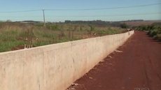 Concessionária constrói muro em estrada rural para bloquear desvio de pedágio