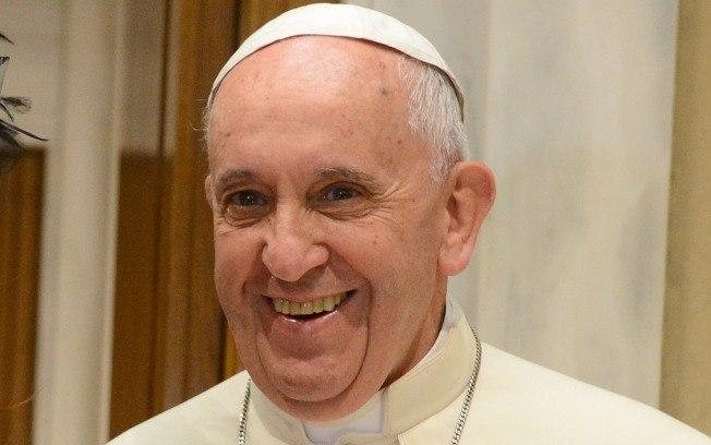 Após tapa em fiel, Papa aceita beijo de freira no Vaticano