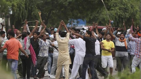 Protesto após condenação de guru indiano por estupro deixa mortos e feridos