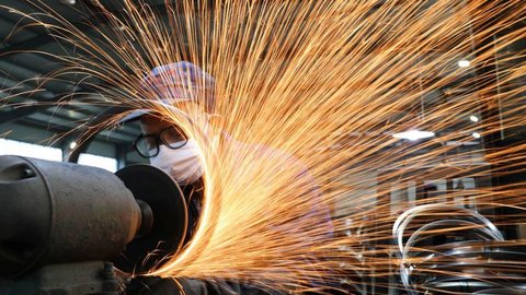 Produção industrial cresce em 14 locais em junho, diz IBGE