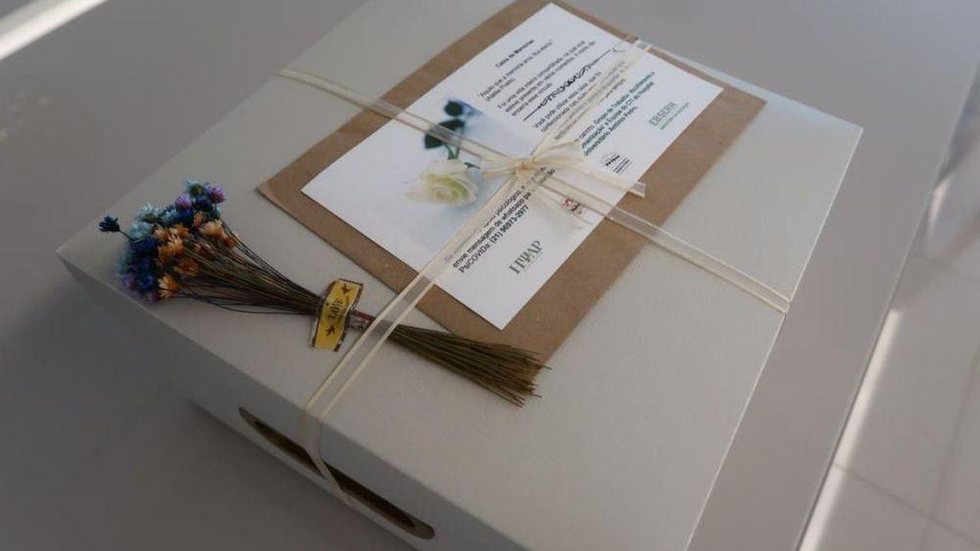 Hospital cria Caixa de Memórias com pertences de vítimas da covid-19