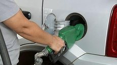 Preço da gasolina nos postos tem 1ª queda em 14 semanas, diz ANP