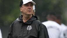 Levir lamenta jogo sem graça e teme saídas