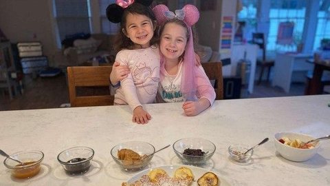 Família recria Disney em casa após viagem ao parque ser cancelada
