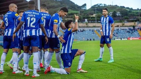 Porto vence com dois gols de Luis Díaz e mantém liderança do Português