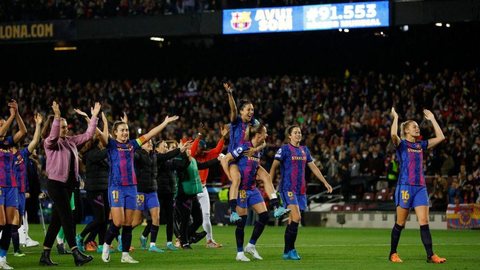 Camp Nou recebe o maior público da história do futebol feminino