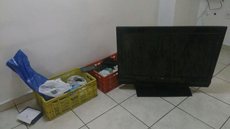 Ladrões furtam R$ 12 mil e eletroeletrônicos de casa em Sorocaba