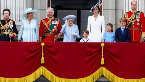 Elizabeth II chega para celebração do Jubileu de Platina em Londres; veja fotos