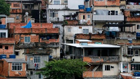 Observatório de Favelas destaca racismo estrutural no impacto da covid