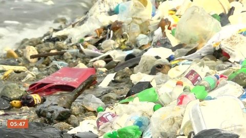 Plástico destrói paraíso ambiental no Sri Lanka