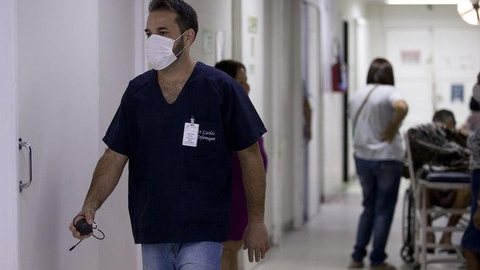 Vigésimo dia de coronavírus no Brasil é pior que o da Itália