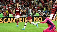 Carioca: Cano marca dois e Fluminense supera Flamengo no Maracanã