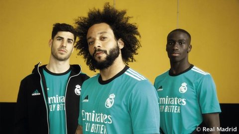 Inspirado em ponto turístico, Real Madrid lança terceiro uniforme na cor esmeralda