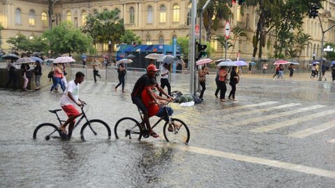 São Paulo mantém previsão de tempo instável com risco de alagamentos