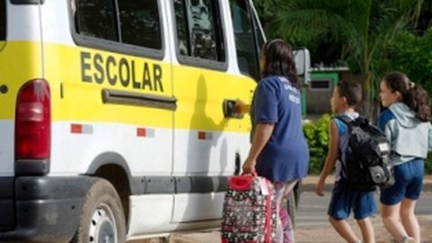 ‘Meu filho está fora da escola até agora’, diz mãe que aguarda vaga de transporte em Guarulhos, na Grande SP; aulas começaram há 10 dias