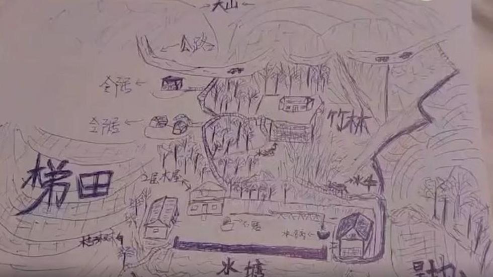 Raptado na infância, homem reencontra mãe após desenhar de memória o mapa de sua vila