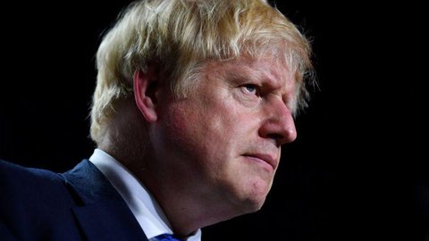 Premiê britânico Boris Johnson deixa UTI de hospital em Londres