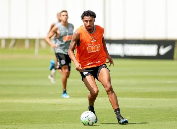 Corinthians confirma venda de Éderson para Salernitana