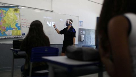 Mais 301 escolas municipais do Rio voltaram hoje às aulas presenciais