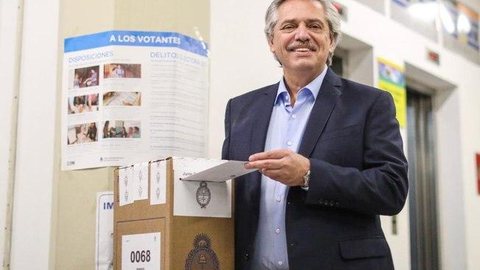 Fernández adia encontro com Bolsonaro após cancelar ida à posse no Uruguai